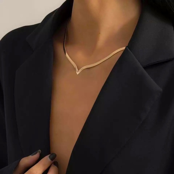 “Weekender" Minimalist Choker Business Casual-Weekend Gold Silver Gift Necklace - Picture 4 of 10
